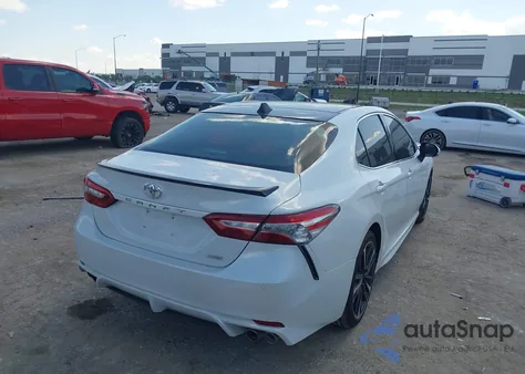 2018 Toyota Camry Xse z USA, uszkodzony, nr VIN 4T1B61HK9JU047570